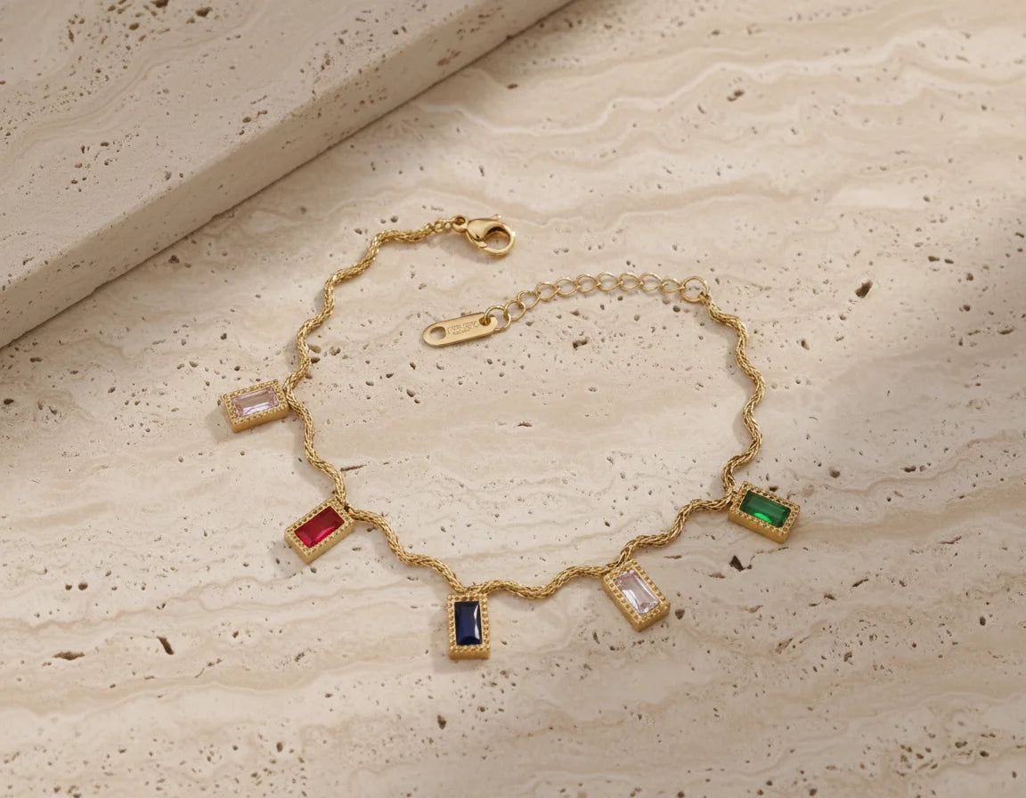 The royal wavy gold bracelet