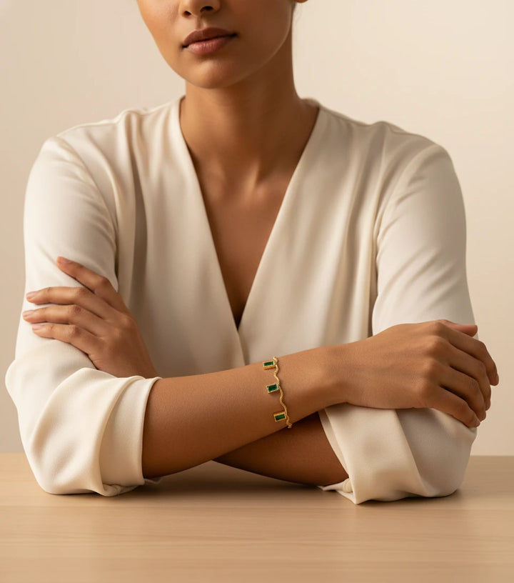 Emerald Elegance Wavy Gold Bracelet