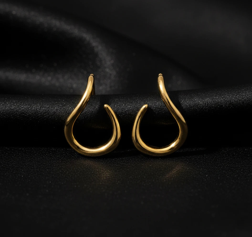 Golden Fluid Curve Hoop Earrings