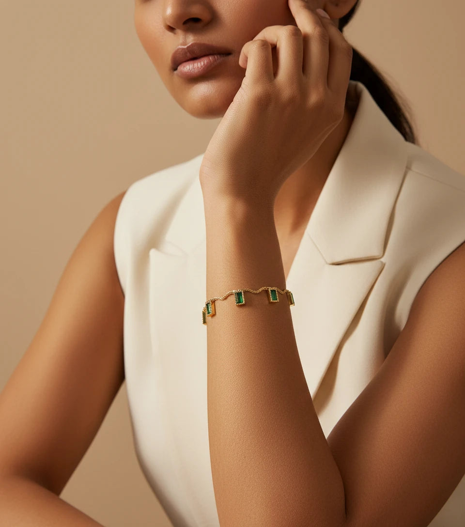 Emerald Elegance Wavy Gold Bracelet