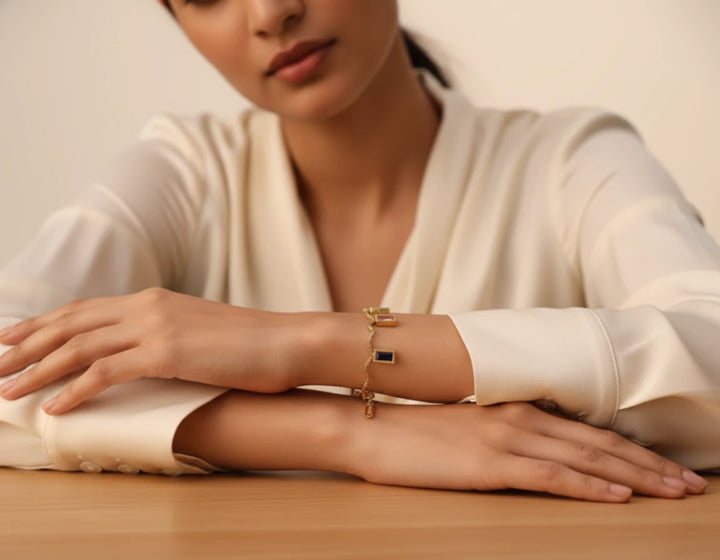 The royal wavy gold bracelet