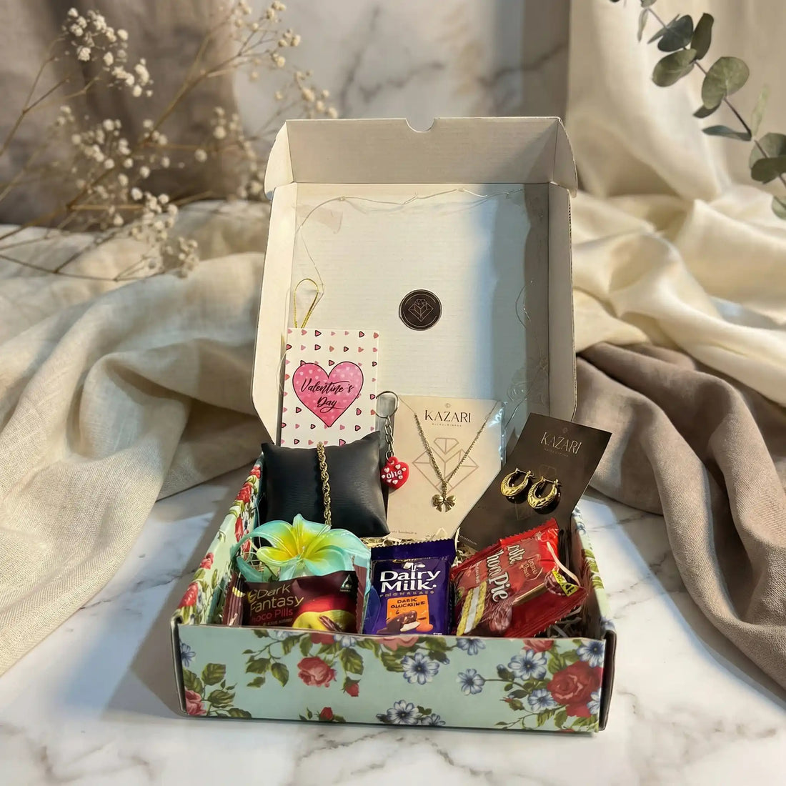 lavish gift hamper
